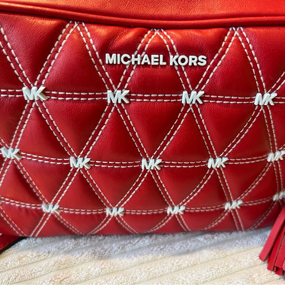MICHAEL KORS Jet set medium Quilted Leather crossbody Bag